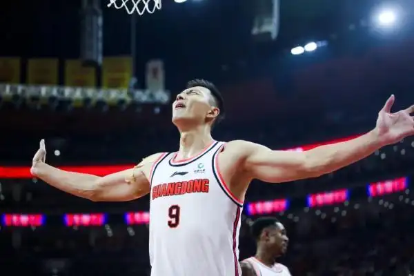 易建联退役CBA生涯数据_易建联nba照片_易建联篮球生涯回顾