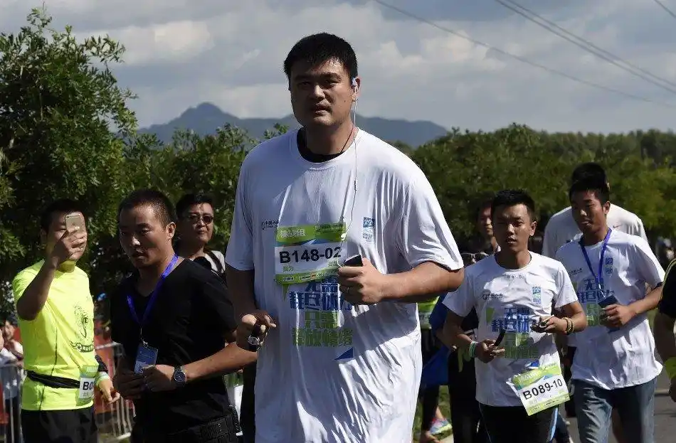 姚明NBA生涯回顾_姚明nba打了几年_姚明退役金及公益事迹