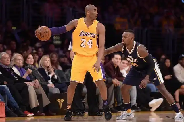 科比受爱戴原因_科比在nba的球迷_科比努力刻苦训练