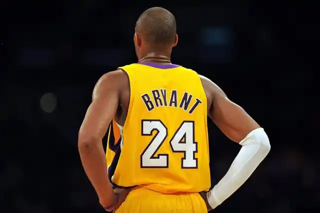 科比受爱戴原因_科比努力刻苦训练_科比在nba的球迷