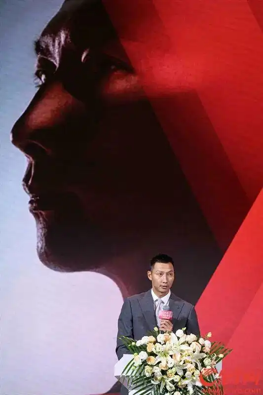 中国男篮领军人物易建联_易建联nba照片_易建联退役仪式