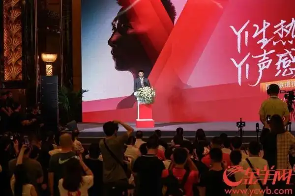 易建联退役仪式_易建联nba照片_中国男篮领军人物易建联