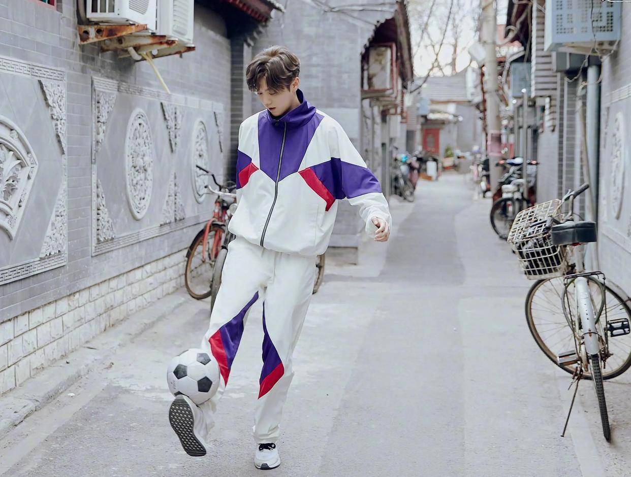  明星足球爱好者 __在世界杯踢球
