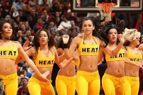nba啦啦队工资_NBA啦啦队员收入_NBA啦啦队员兼职