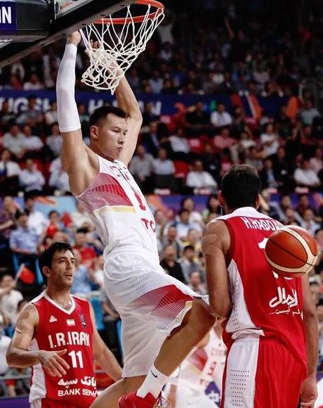 易建联NBA经历分析_易建联获得几个cba冠军_易建联篮球生涯回顾