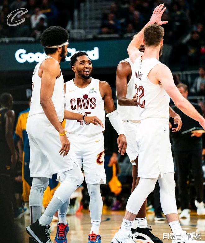 NBA勇士对阵骑士比赛回顾_勇士队库里低迷表现_nba常规赛勇士对骑士