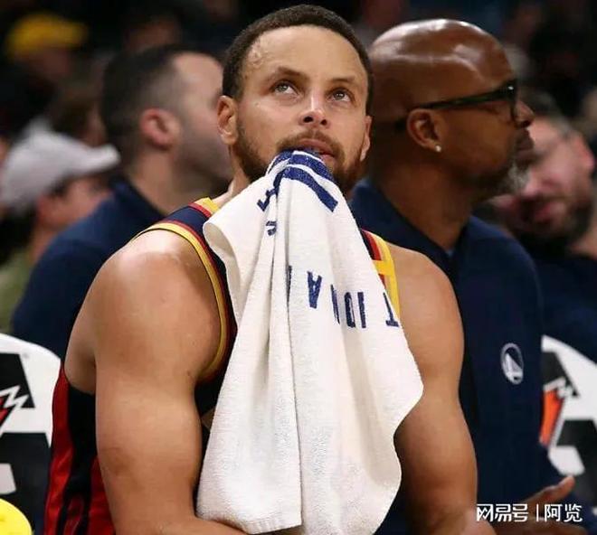 勇士队库里低迷表现_NBA勇士对阵骑士比赛回顾_nba常规赛勇士对骑士