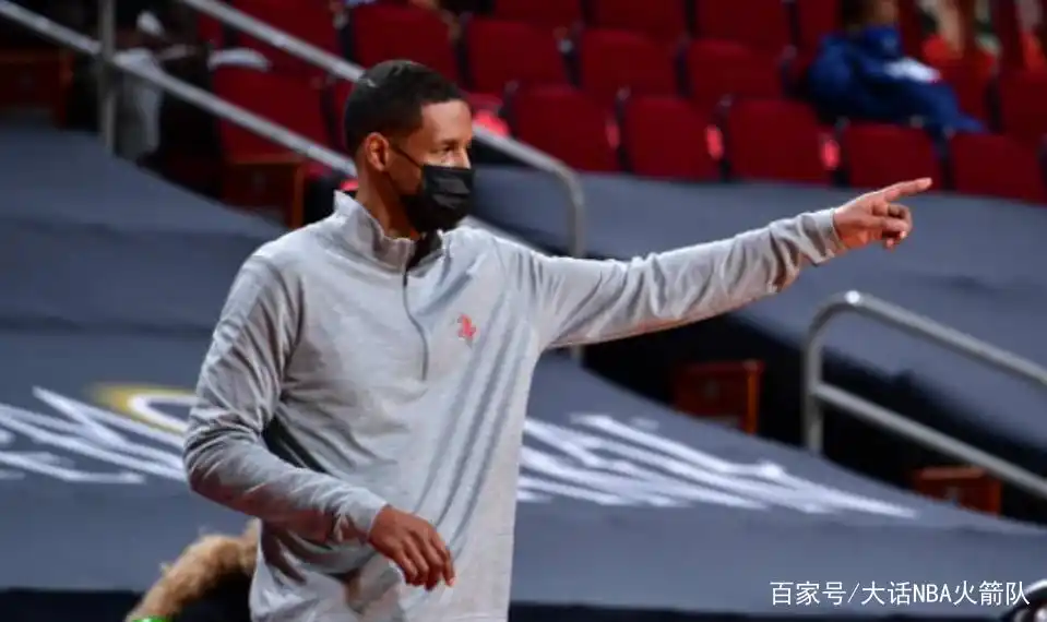 火箭队战胜马刺队_火箭队哈登时代首胜_nba火箭对马刺的比赛