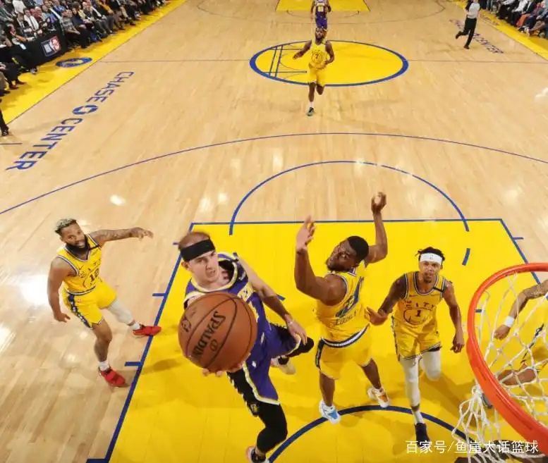 nba卡鲁索_湖人卡鲁索表现分析_NBA卡鲁索合同