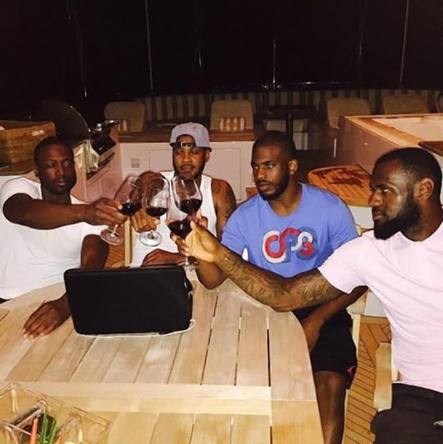 nba各球队退役球衣_韦德球衣退役球队_詹姆斯风尘四侠退役球衣