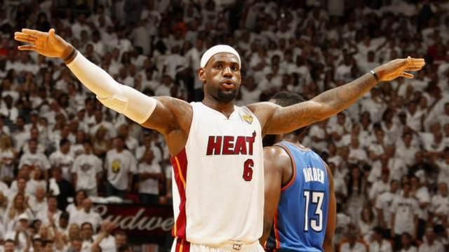 詹姆斯风尘四侠退役球衣_韦德球衣退役球队_nba各球队退役球衣