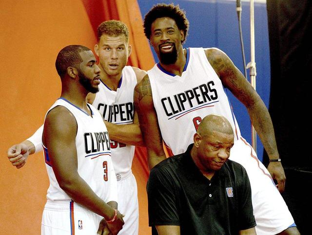 詹姆斯风尘四侠退役球衣_nba各球队退役球衣_韦德球衣退役球队