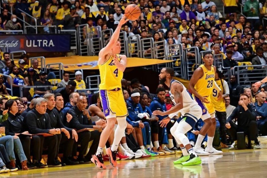 湖人詹姆斯状态分析_NBA湖人对阵骑士视频直播_nba湖人对骑士
