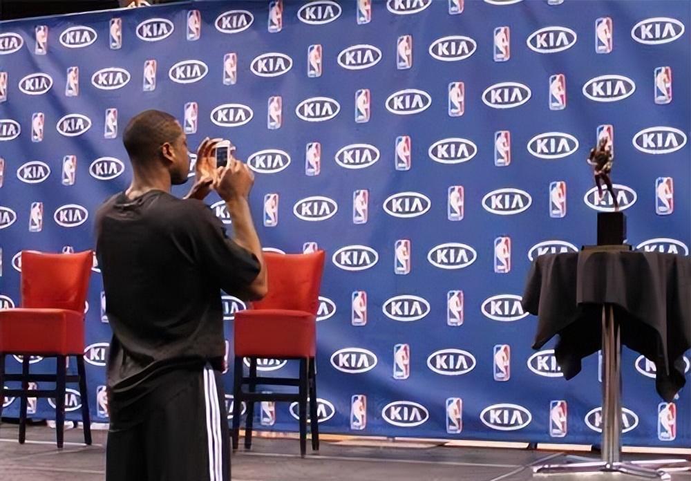 NBA常规赛MVP评选存争议乔丹马龙、保罗科比的故事令人