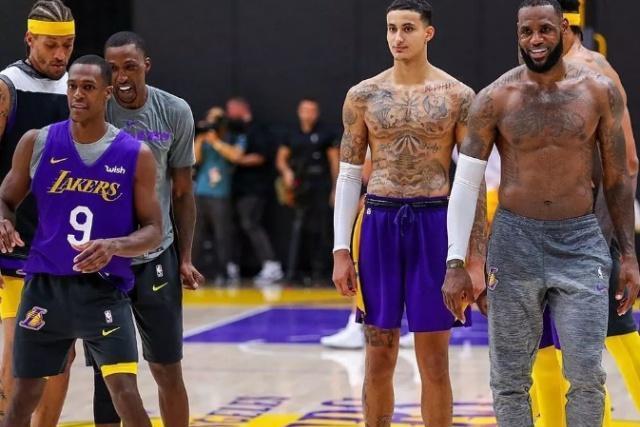 NBA现役动作花哨的五大球星，湖人队两人上榜，榜首在绿衫军