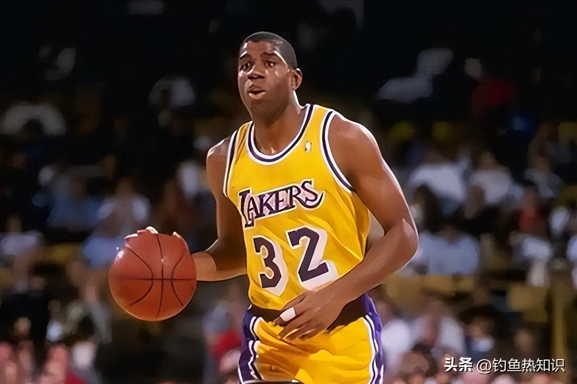 NBA历史上最杰出的运球大师_nba运球技巧_斯蒂芬·库里运球技巧