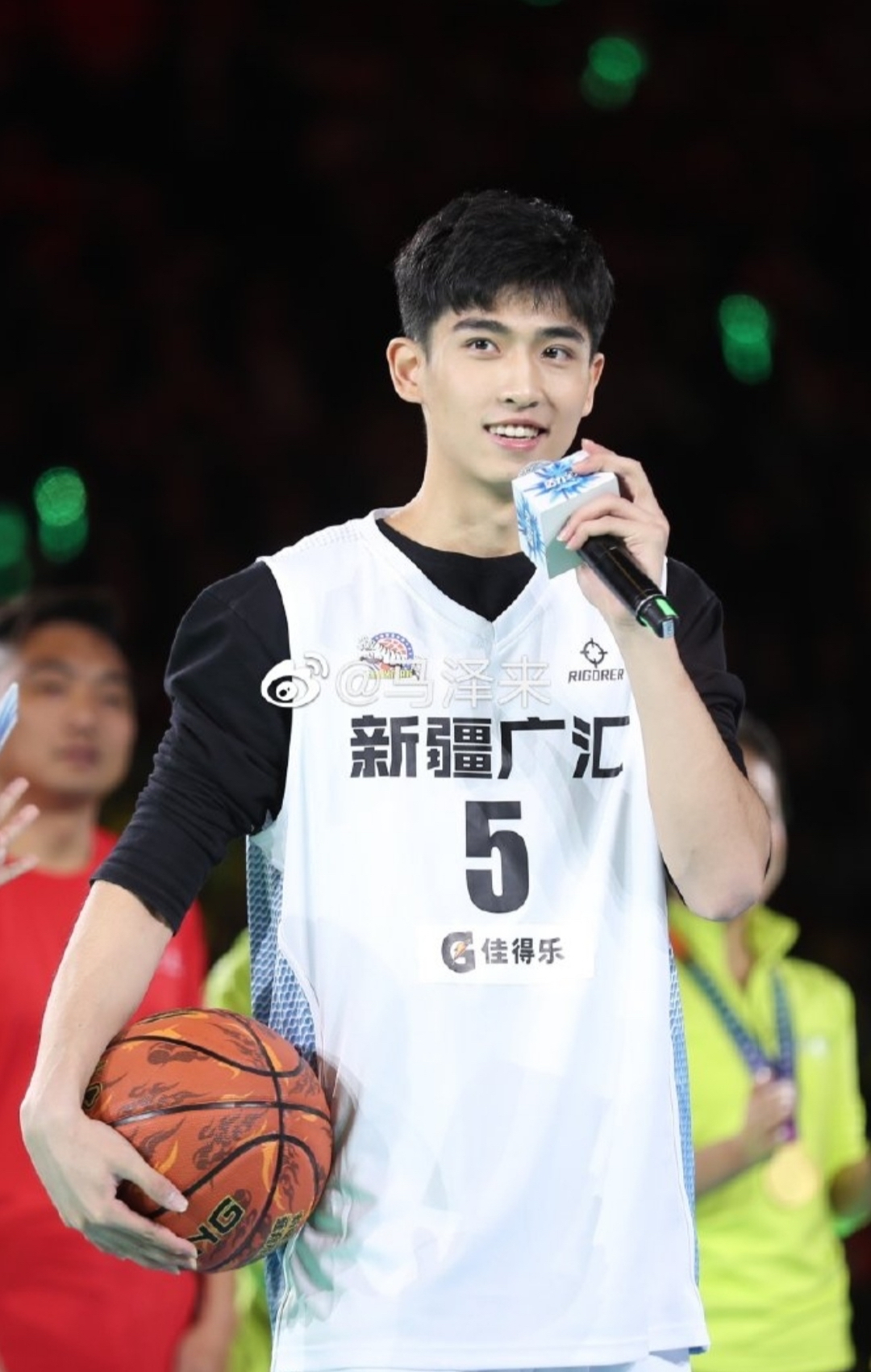 CBA颜值担当_杨鸣CBA第一帅哥_cba帅哥排名