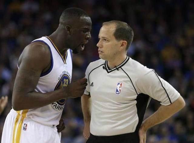 nba战术犯规_ NBA 恶犯经典瞬间 _NBA 恶意犯规 画面 