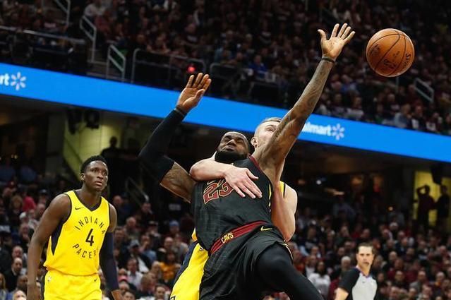 nba战术犯规_ NBA 恶犯经典瞬间 _NBA 恶意犯规 画面 