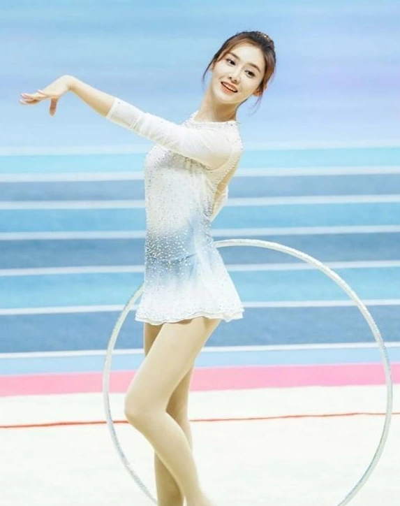 nba女主持人_NBA最美女主播美娜_NBA美女主持美娜