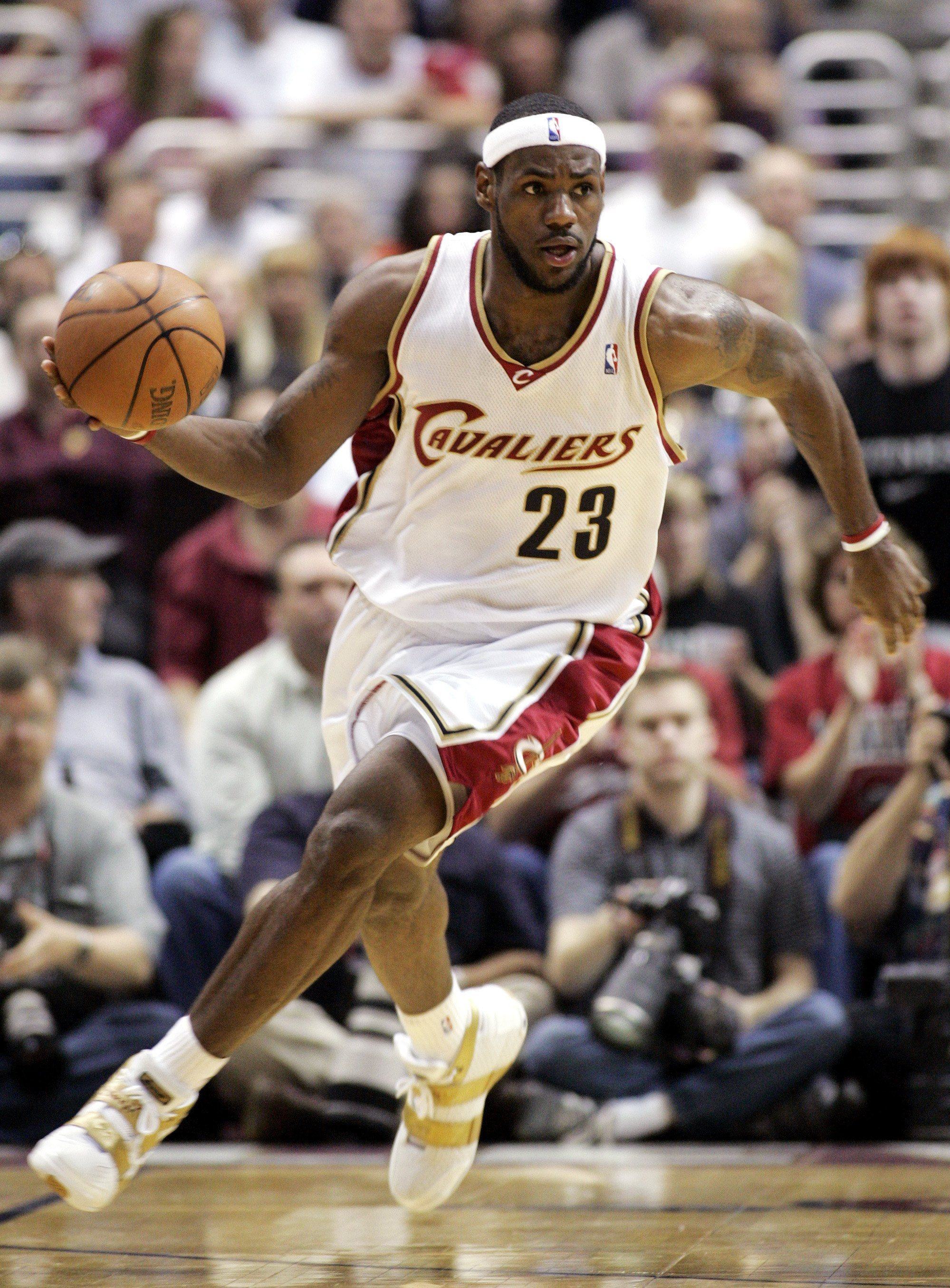 NBA球衣号码背后的故事_nba球星衣服号码_乔丹23号球衣