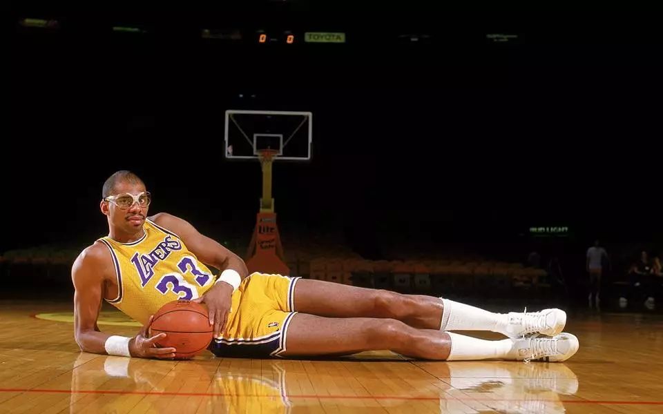 NBA球星多队退役球衣_科比退役球衣历史_nba各球队退役球衣