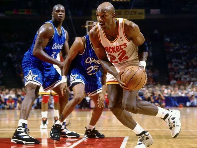 nba各球队退役球衣_科比退役球衣历史_NBA球星多队退役球衣