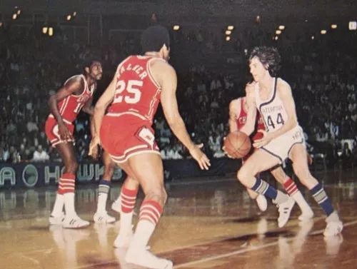 nba各球队退役球衣_NBA球星多队退役球衣_科比退役球衣历史