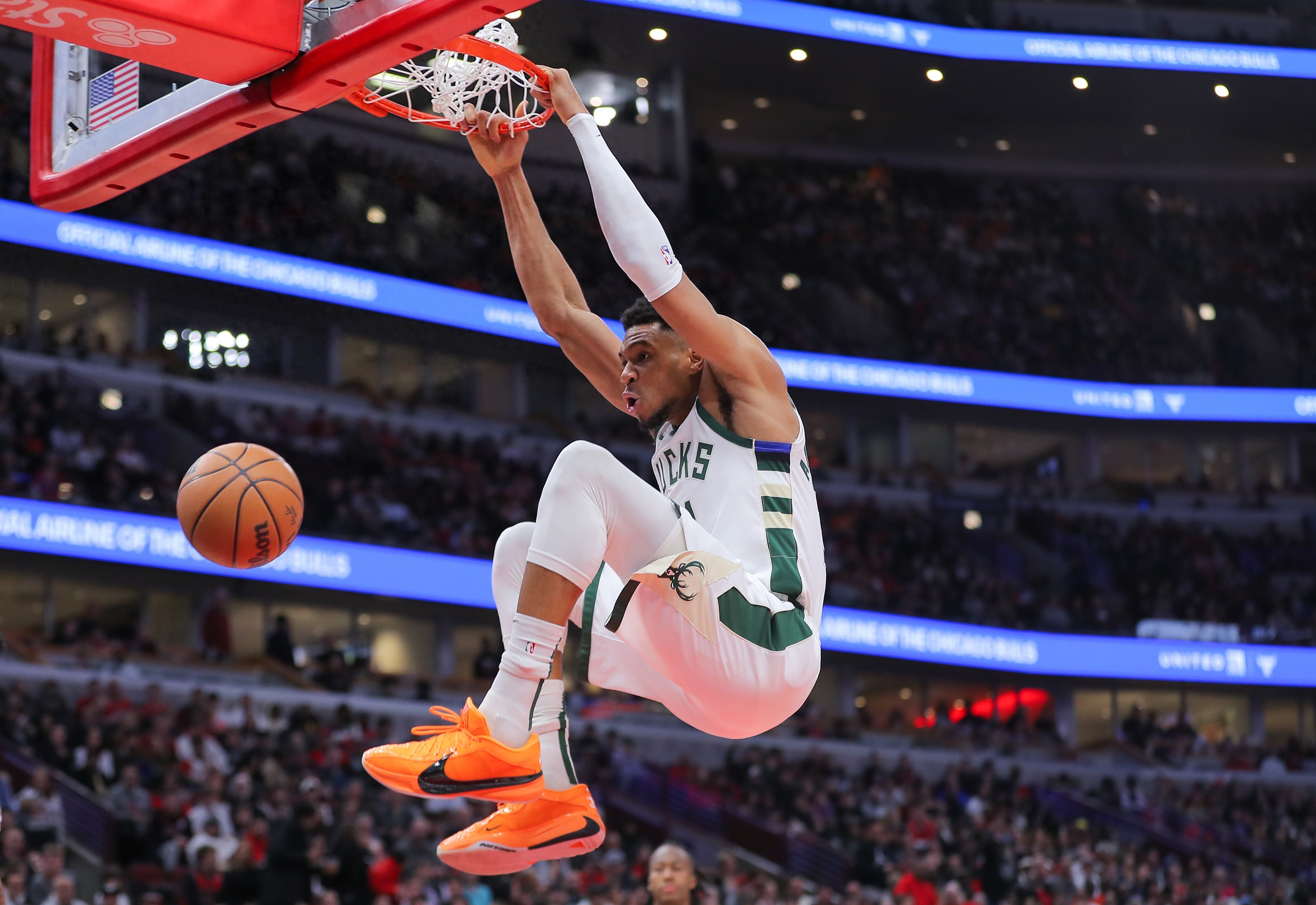 NBA上年度扣篮次数榜单揭晓字母哥居首