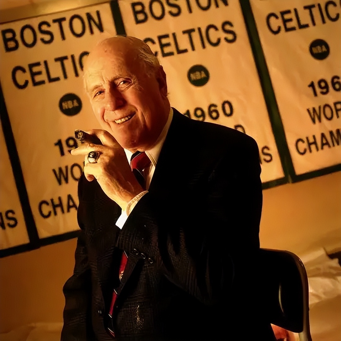 NBA总冠军戒指历史数量最多球员_nba个人冠军戒指排行榜_乔丹总冠军戒指数量