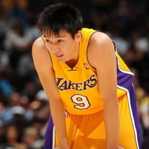 从野鸡联赛到NBA中国首位后卫孙悦32岁竟无球可打