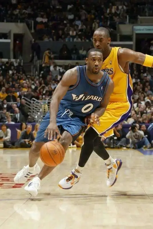 盘点NBA二轮秀宝藏阿里纳斯曾留浓墨重彩一笔更衣室持枪事件引深思
