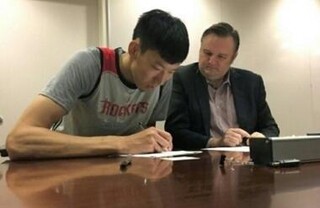 火箭官宣签约周琦4年557万美元合同他能在NBA打出怎样的表现