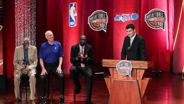 姚明入选NBA名人堂遭质疑那些刺耳声音背后藏着啥秘密