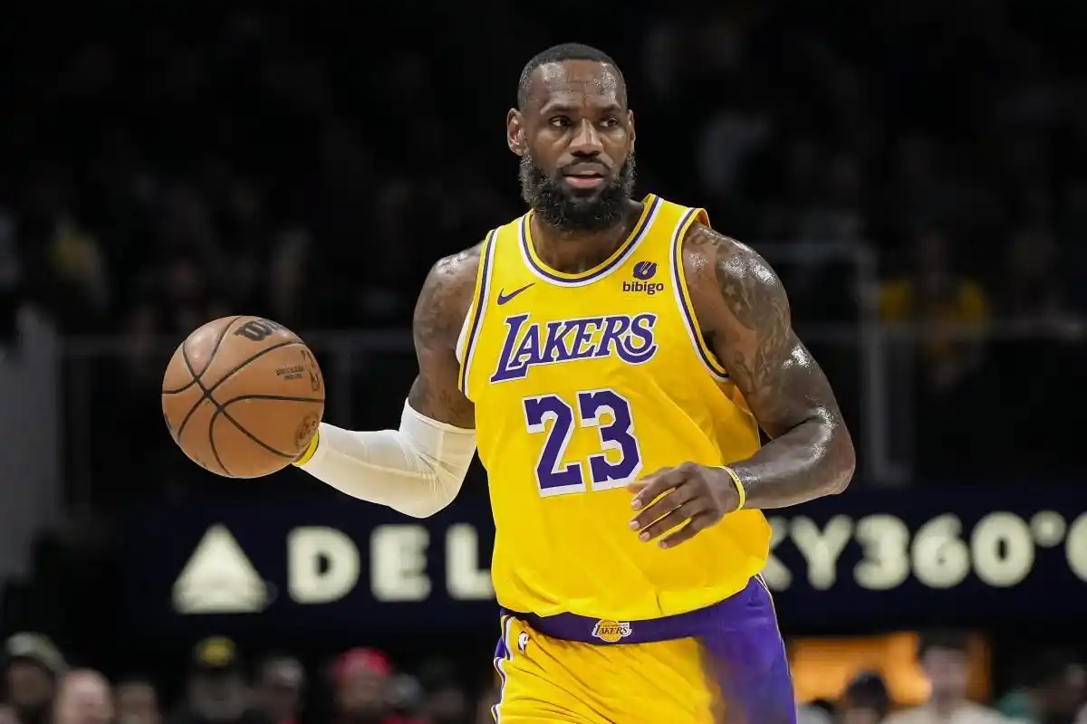 nba连续得分上双_詹姆斯1000场得分上双_NBA连续得分上双球员