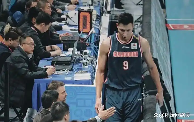 易建联nba数据_ 易建联 CBA 篮板王 _易建联 CBA 总决赛MVP 