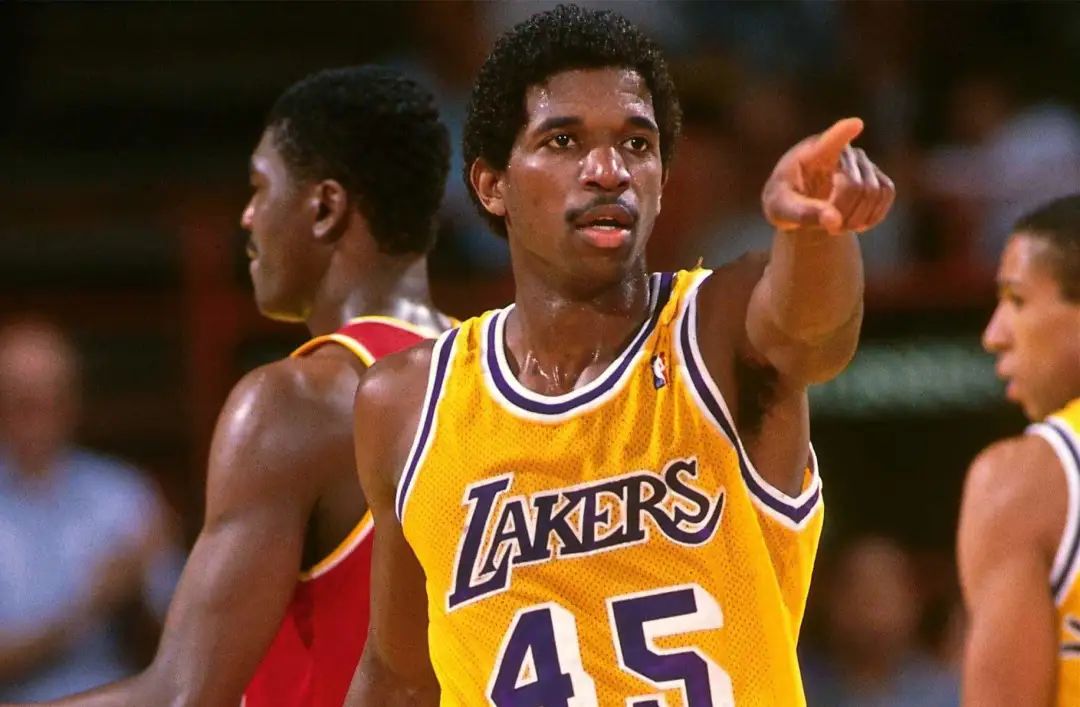 _nba张伯伦记录_ 贾巴尔打破张伯伦得分纪录 