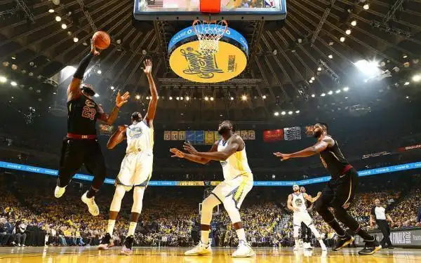杜兰特詹姆斯对位分析_nba总决赛詹姆斯数据_詹姆斯NBA总决赛纪录