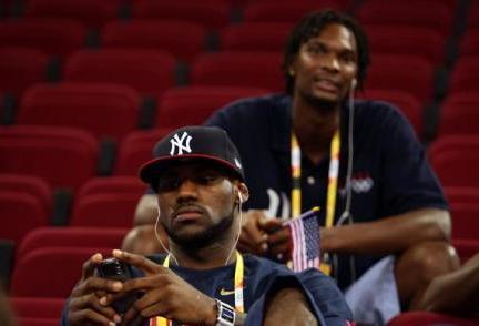 NBA 球星玩手机啥样奥尼尔竟把手机玩成麻将你好奇吗