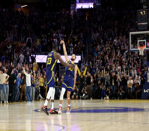 库里两亿先生合同_nba库里年薪是多少_库里NBA生涯合同