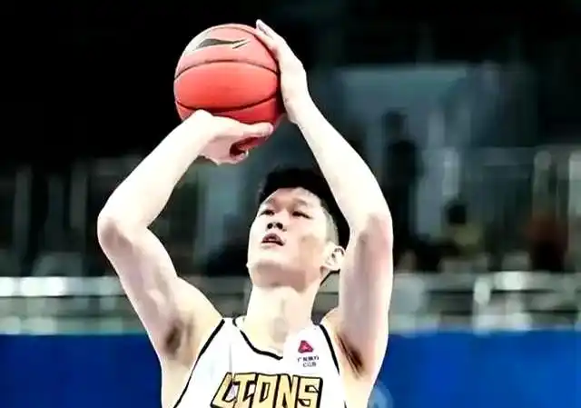 胡金秋nba_胡金秋 空间型内线 技术特点_胡金秋 CBA 历史得分王
