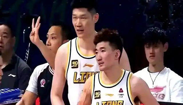 胡金秋 CBA 历史得分王_胡金秋nba_胡金秋 空间型内线 技术特点