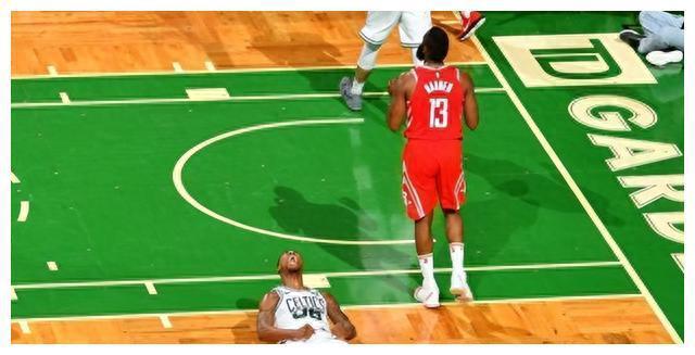 篮球假摔技巧 球员假摔经典案例 保罗假摔战术_nba假摔
