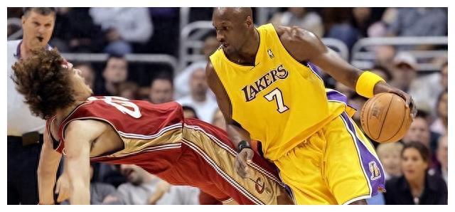 篮球假摔技巧 球员假摔经典案例 保罗假摔战术_nba假摔