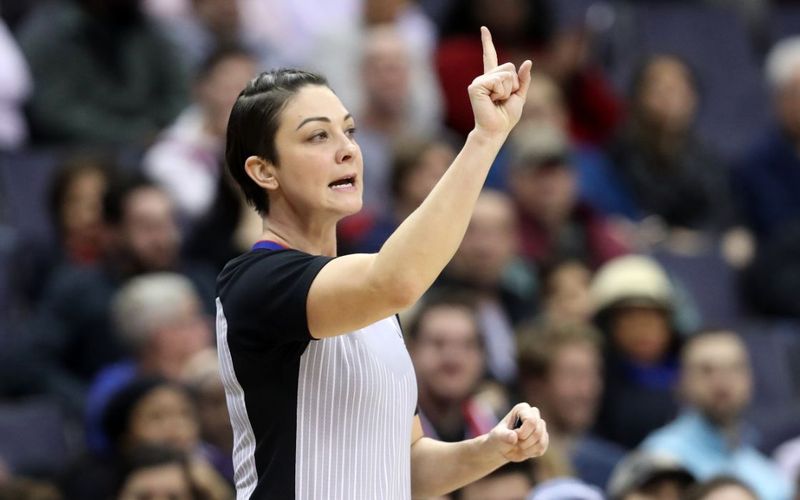 NBA女裁判数量占比仅6.85%全职裁判的性别突破有多难