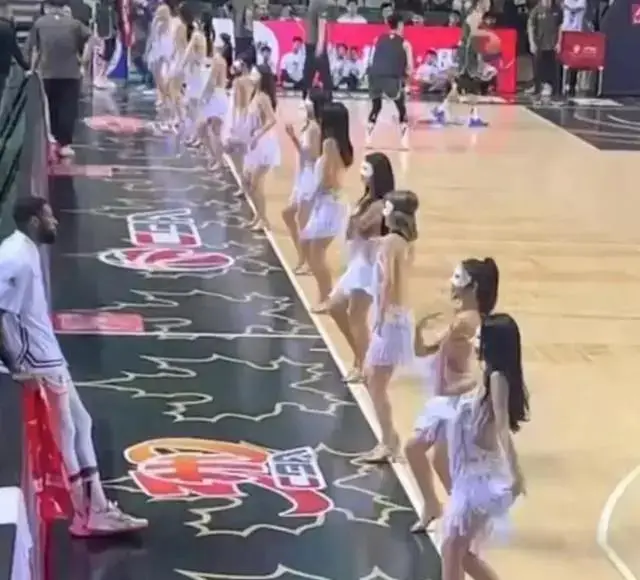 啦啦队表演尺度问题_cba啦啦队表演_CBA啦啦队表演争议