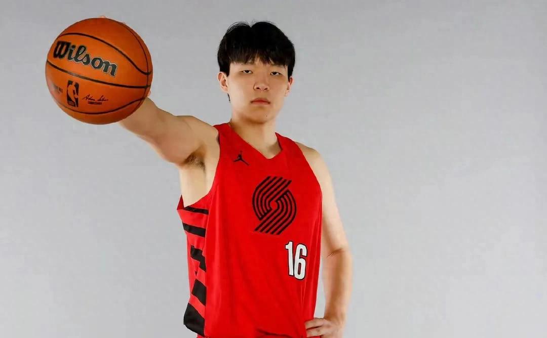 杨瀚森夏联狂轰全面数据体能短板却成隐患球迷炸锅了