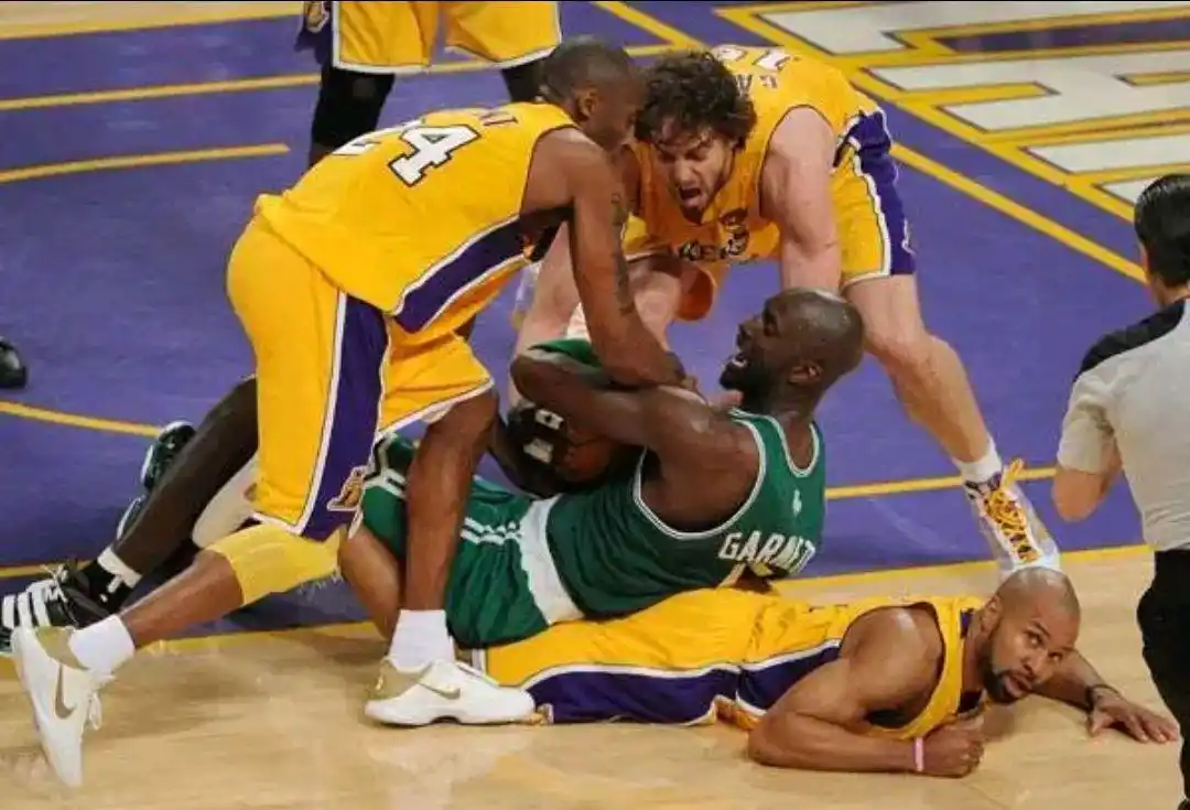  凯文加内特职业生涯回顾 _nba狼王加内特_