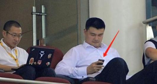 手机竟成NBA球员的灾难姚明奥尼尔的遭遇太惊人