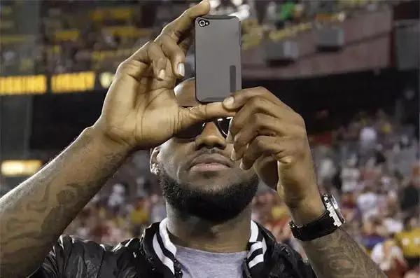 nba球星手机_姚明手机使用情况_NBA球员手机使用困难